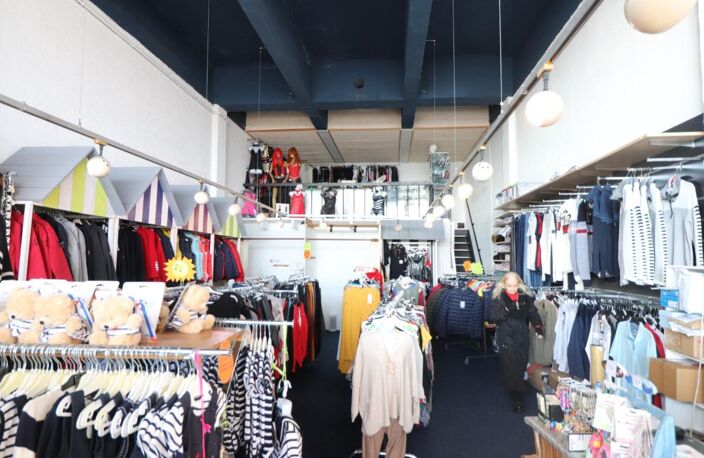 Fonds de commerce à vendre ROYAN (17) Boutique de vêtements FHE de120m² environ — photo 2