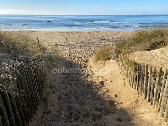 Maison contemporaine, plage à pied — photo du bien