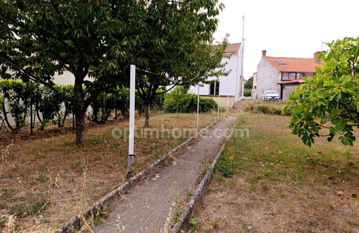 Maison de ville rénovée de 100 m² avec jardin de 600 m² et dépendance — photo 4