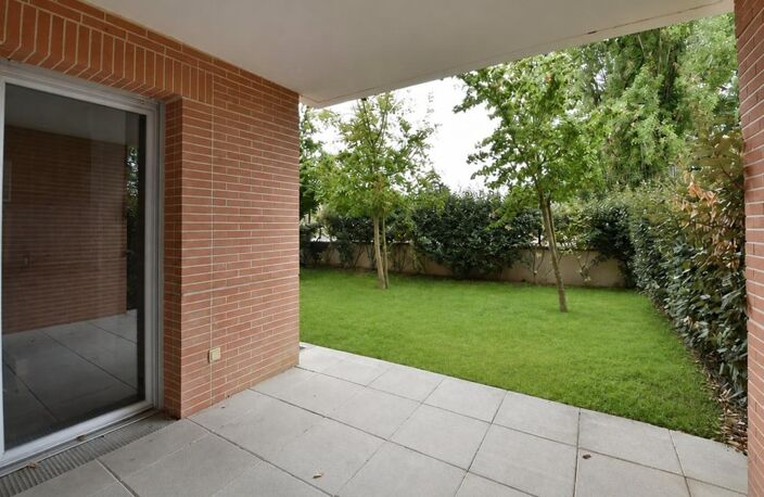 EXCLUSIVITÉ - APPARTEMENT 2 - TERRASSE - JARDIN - 2 PARKING EN SOUS-SOL — photo 2