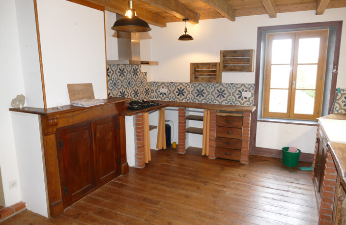 Grande maison rénovée avec atelier ou local commercial, terrasse panoramique et jardin (Mourjou - Puycapel, 15) — photo 5