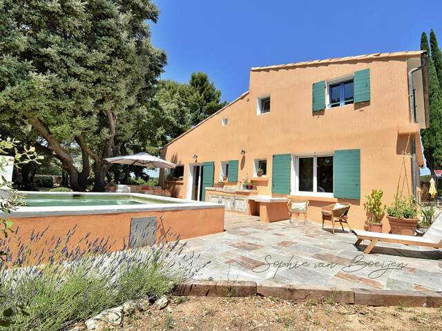 Maison à vendre 10 pièces EGUILLES (13), maison avec dépendances de 215 m², sur 3 230 m² avec piscine — photo du bien