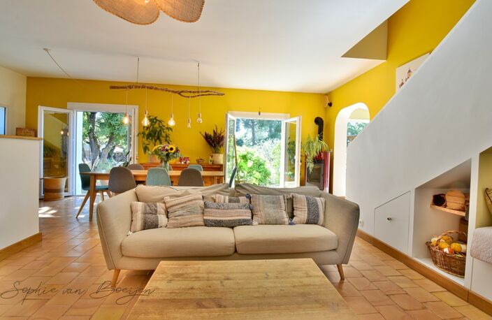 Maison à vendre 10 pièces EGUILLES (13), maison avec dépendances de 215 m², sur 3 230 m² avec piscine — photo 3