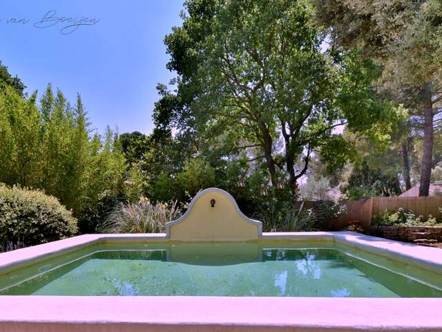 Maison à vendre 10 pièces EGUILLES (13), maison avec dépendances, environ 216 m², sur 3 230 m² avec piscine — photo du bien