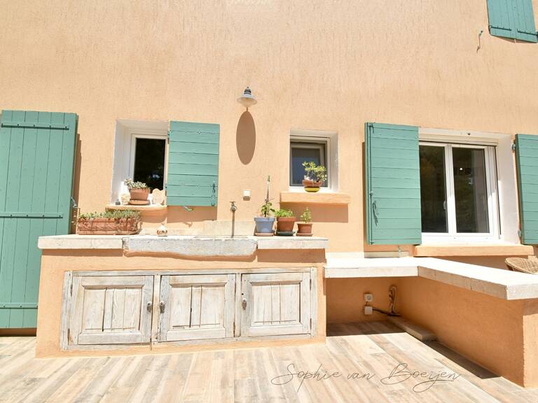 Maison à vendre 10 pièces EGUILLES (13), maison avec dépendances, environ 216 m², sur 3 230 m² avec piscine — photo 1