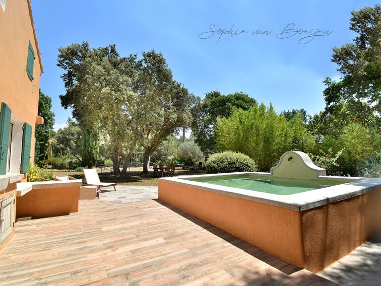 Maison à vendre 10 pièces EGUILLES (13), maison avec dépendances, environ 220 m², sur 3 230 m² avec piscine — photo 1