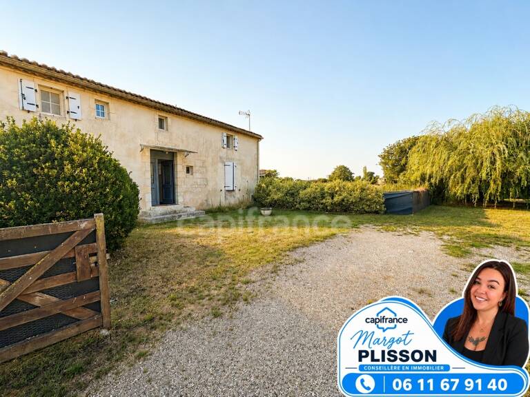 Maison de caractère 162 m² avec 3 dépendances à Corme-Royal — photo 1