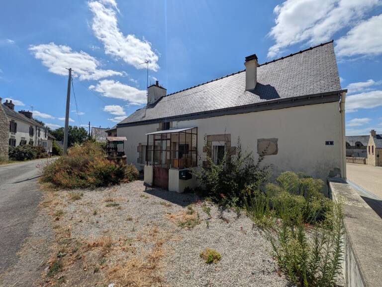 BIEUZY MAISON À RÉNOVER DE 3 PIÈCES 50m² ENVIRON HABITABLE, UN APPENTIS ACCOLÉ UNE PARCELLE CLÔTURÉE DE 381m² AVEC UN PUITS — photo 1