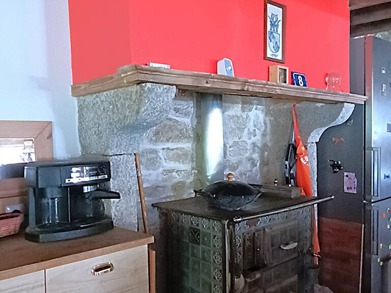 Maison avec vue exceptionnelle - 177 m2 - 6 pièces - 3 Chambres à Saint Victor Montvianeix (63550) — photo 1