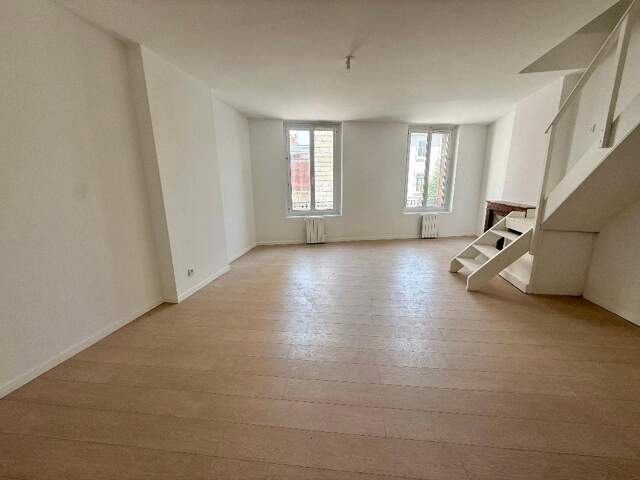 GRAND T3 EN DUPLEX – 80 m² – TERRASSE + VUE ÉGLISE – HYPER CENTRE-VILLE – RUE ÉLISE GERVAIS — photo du bien