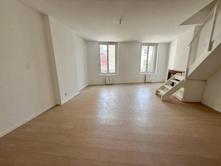 GRAND T3 EN DUPLEX – 80 m² – TERRASSE + VUE ÉGLISE – HYPER CENTRE-VILLE – RUE ÉLISE GERVAIS — photo 1