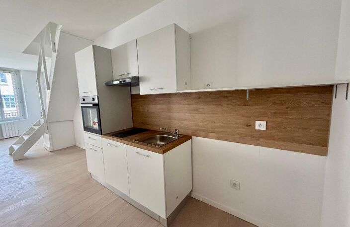 GRAND T3 EN DUPLEX – 80 m² – TERRASSE + VUE ÉGLISE – HYPER CENTRE-VILLE – RUE ÉLISE GERVAIS — photo 2