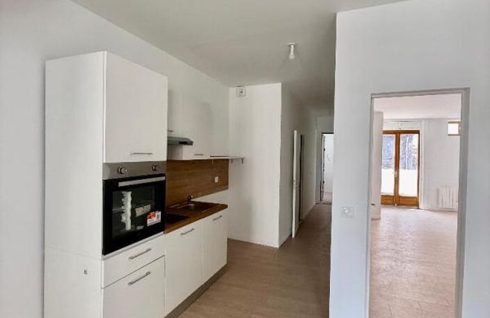 GRAND T3 EN DUPLEX – 80 m² – TERRASSE + VUE ÉGLISE – HYPER CENTRE-VILLE – RUE ÉLISE GERVAIS — photo 3