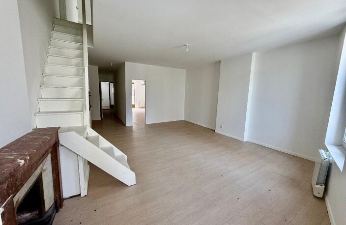 GRAND T3 EN DUPLEX – 80 m² – TERRASSE + VUE ÉGLISE – HYPER CENTRE-VILLE – RUE ÉLISE GERVAIS — photo 4