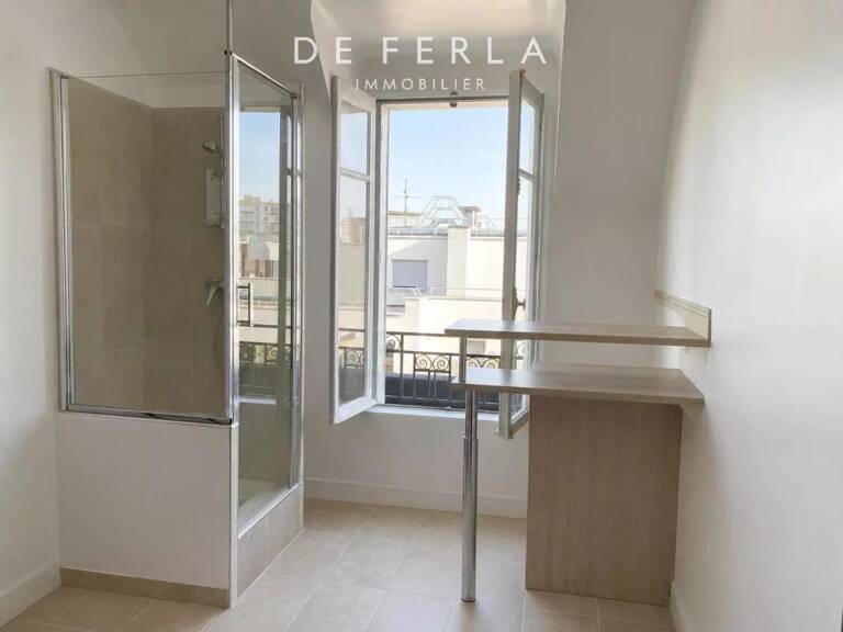 Studio en dernier étage avec ascenseur — photo 1