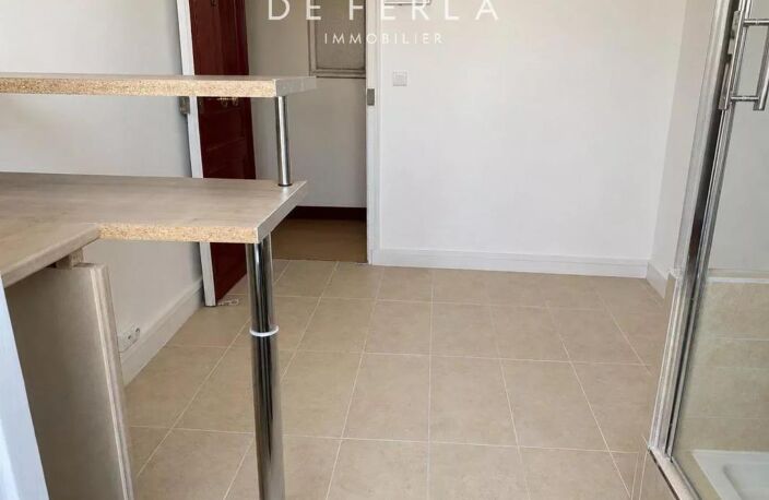 Studio en dernier étage avec ascenseur — photo 2