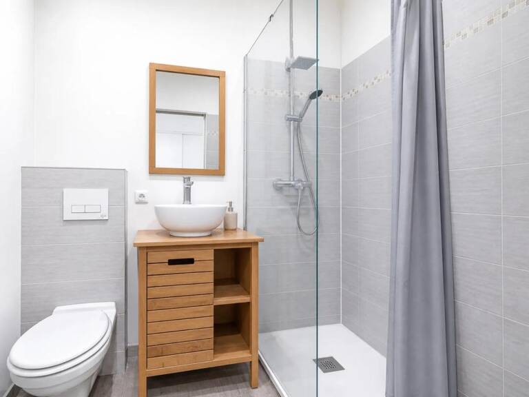 83600 - FREJUS - CENTRE-VILLE - 1 PIÈCE - 1 CHAMBRE - 26.0 M² - IDEAL INVESTISSEUR — photo 1