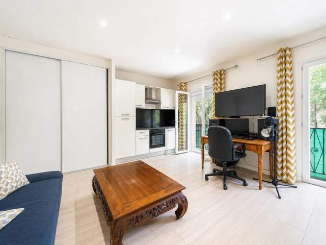 83600 - FREJUS - CENTRE-VILLE - 1 PIÈCE - 1 CHAMBRE - 26.0 M² - IDEAL INVESTISSEUR — photo du bien