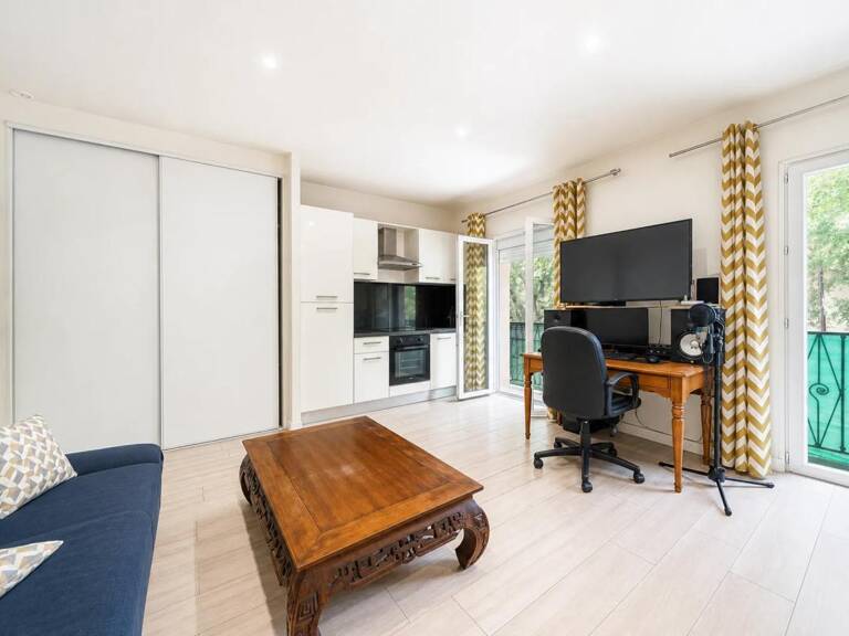 83600 - FREJUS - CENTRE-VILLE - 1 PIÈCE - 1 CHAMBRE - 26.0 M² - IDEAL INVESTISSEUR — photo 1
