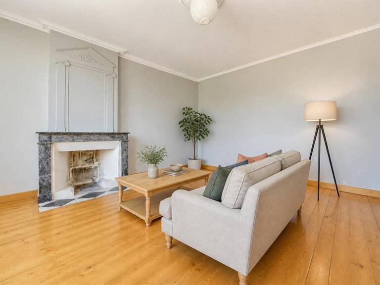 Maison de caractère de 242 m² - Saintes — photo 1