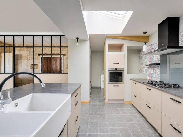 Maison de caractère de 242 m² - Saintes — photo 1