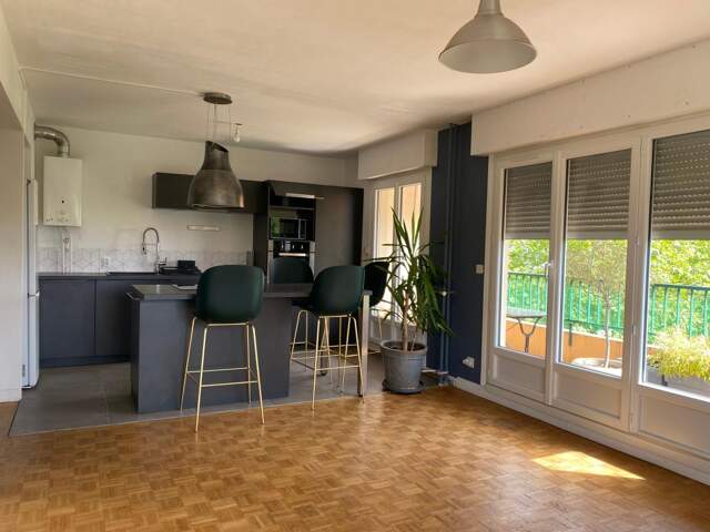 Appartement À Vendre — photo du bien