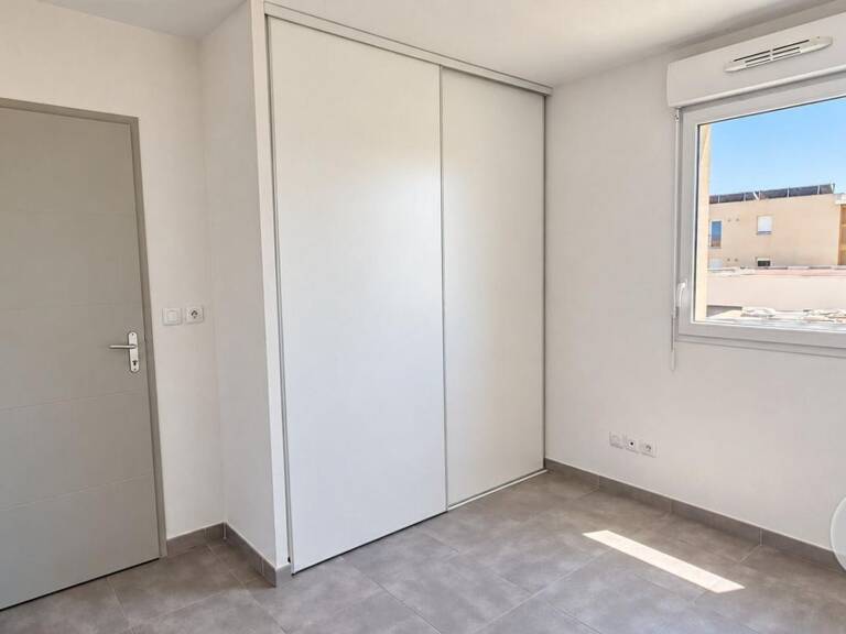 SAUVIAN - Appartement À Louer — photo 1