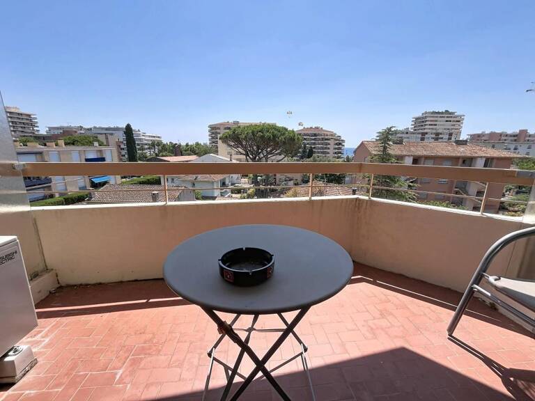 Appartement À Vendre T1 Secteur Fréjus plage — photo 1