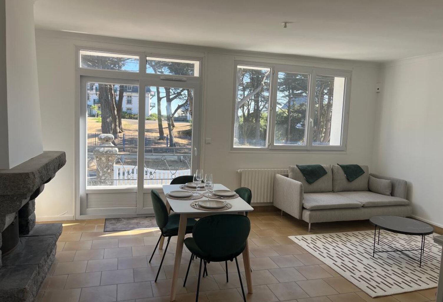 Appartement À Vendre BATZ sur mer à  quelques pas de la plage de Valentin, terrasse, jardin et 2 places de parking — photo 1