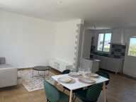 Appartement À Vendre BATZ sur mer à  quelques pas de la plage de Valentin, terrasse, jardin et 2 places de parking — photo 3