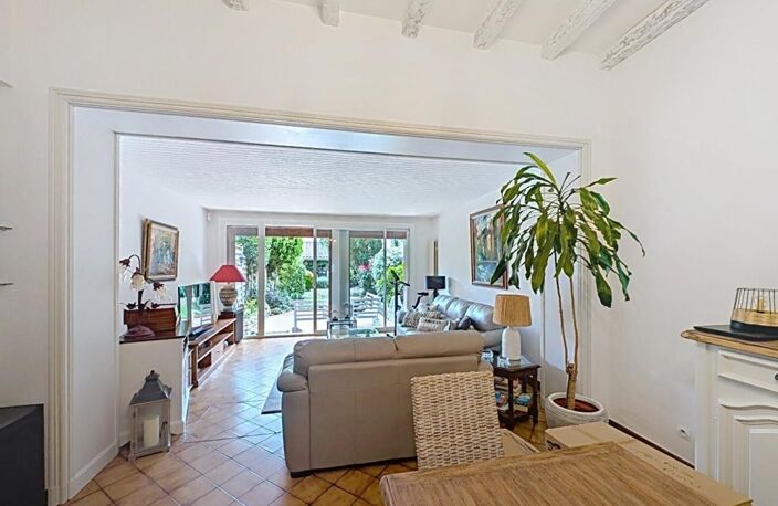 Maison de caractère avec jardin et dépendance — photo 3