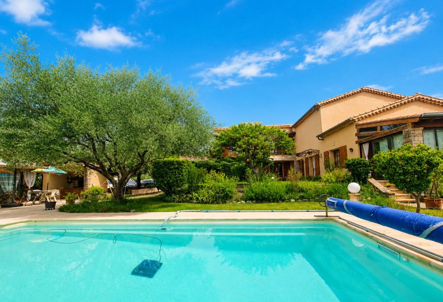 ALES - Villa 220m² avec piscine & pool house - 4 chambres- Proche commerces — photo 1