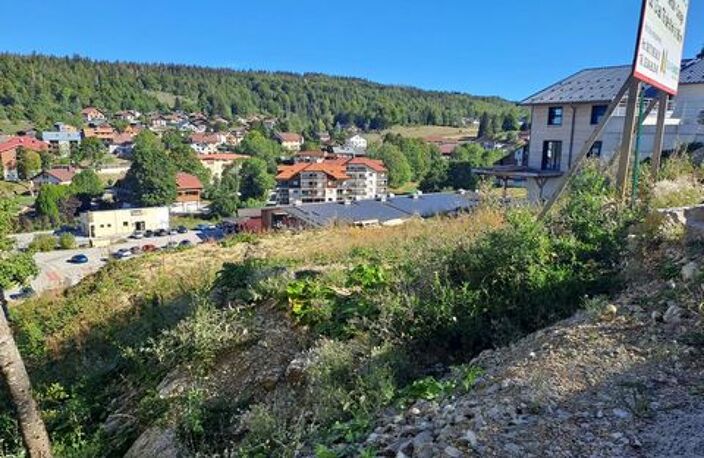 LES ROUSSES : Terrain constructible au cur du vil — photo 3