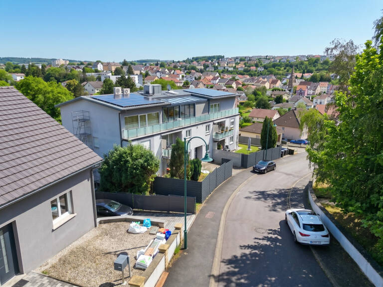 Oeting   Superbe F3 de 77 m2 avec balcon panoramique, garage — photo 1
