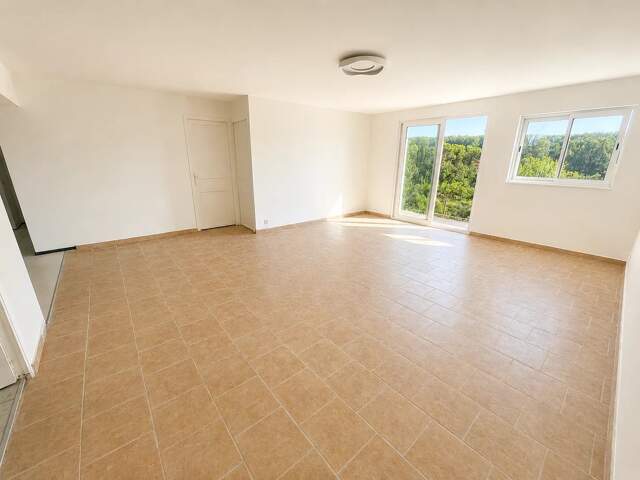Appartement 3 pièces 82 m² à Le Luc — photo du bien