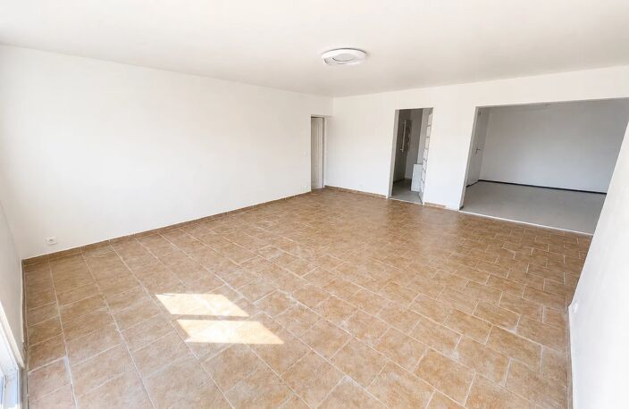 Vente appartement 3 pièces 82 m² Le Luc (83340) — photo 3