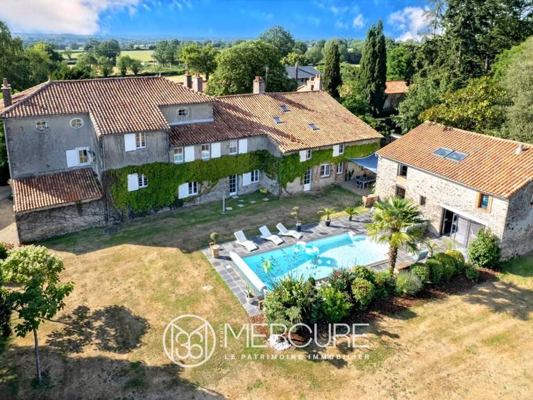 DEMEURE D'EXCEPTION A PARTHENAY — photo 1