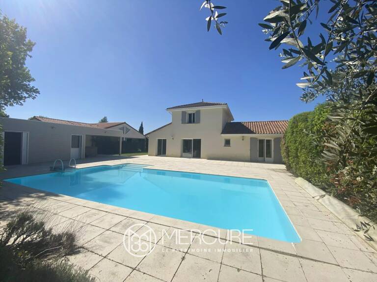 VILLA AVEC PISCINE DANS SECTEUR CALME — photo 1