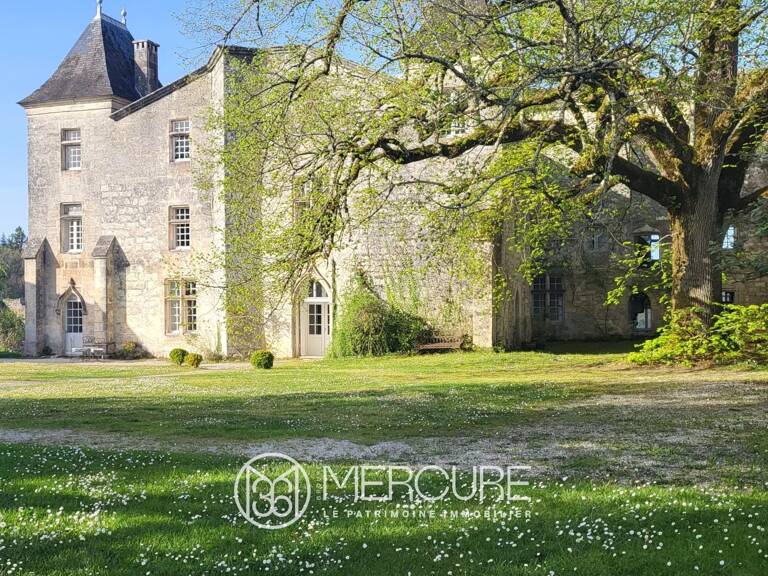 CHATEAU des XIIIe, XVe et XVIIIe SIECLES — photo 1