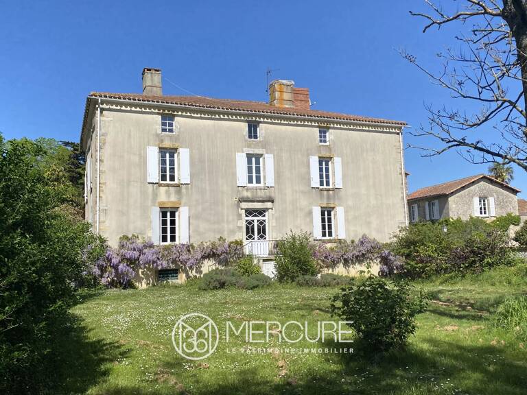 Propriété XIXe siècle, parc clos de murs — photo 1