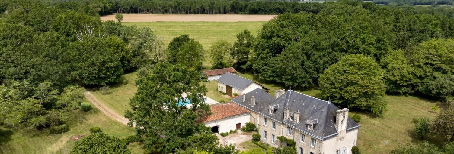 Maison 16 Pièces 439 m² à vendre à Gençay (86160)