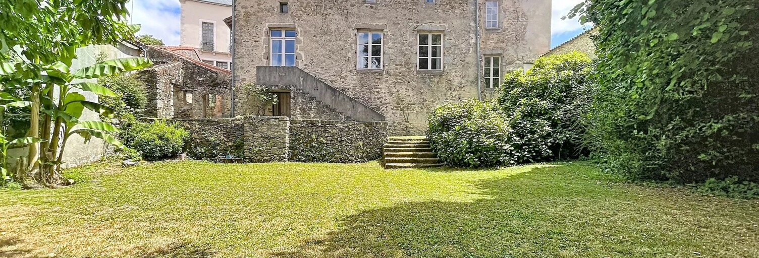 Maison 9 Pièces 350 m² à vendre à Parthenay (79200)