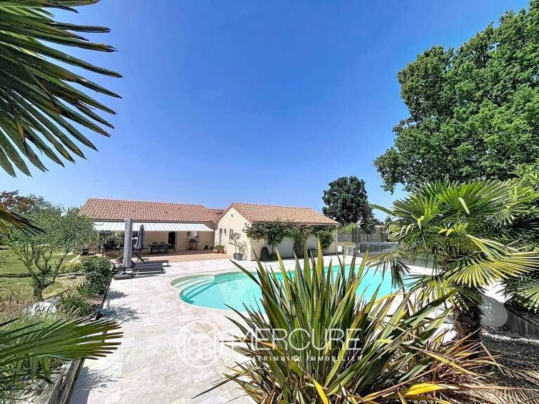 ÉLÉGANT PAVILLON DE PLAIN-PIED AVEC PISCINE - PRESTATIONS HAUT D — photo 1