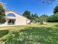 ÉLÉGANT PAVILLON DE PLAIN-PIED AVEC PISCINE - PRESTATIONS HAUT D — photo 4