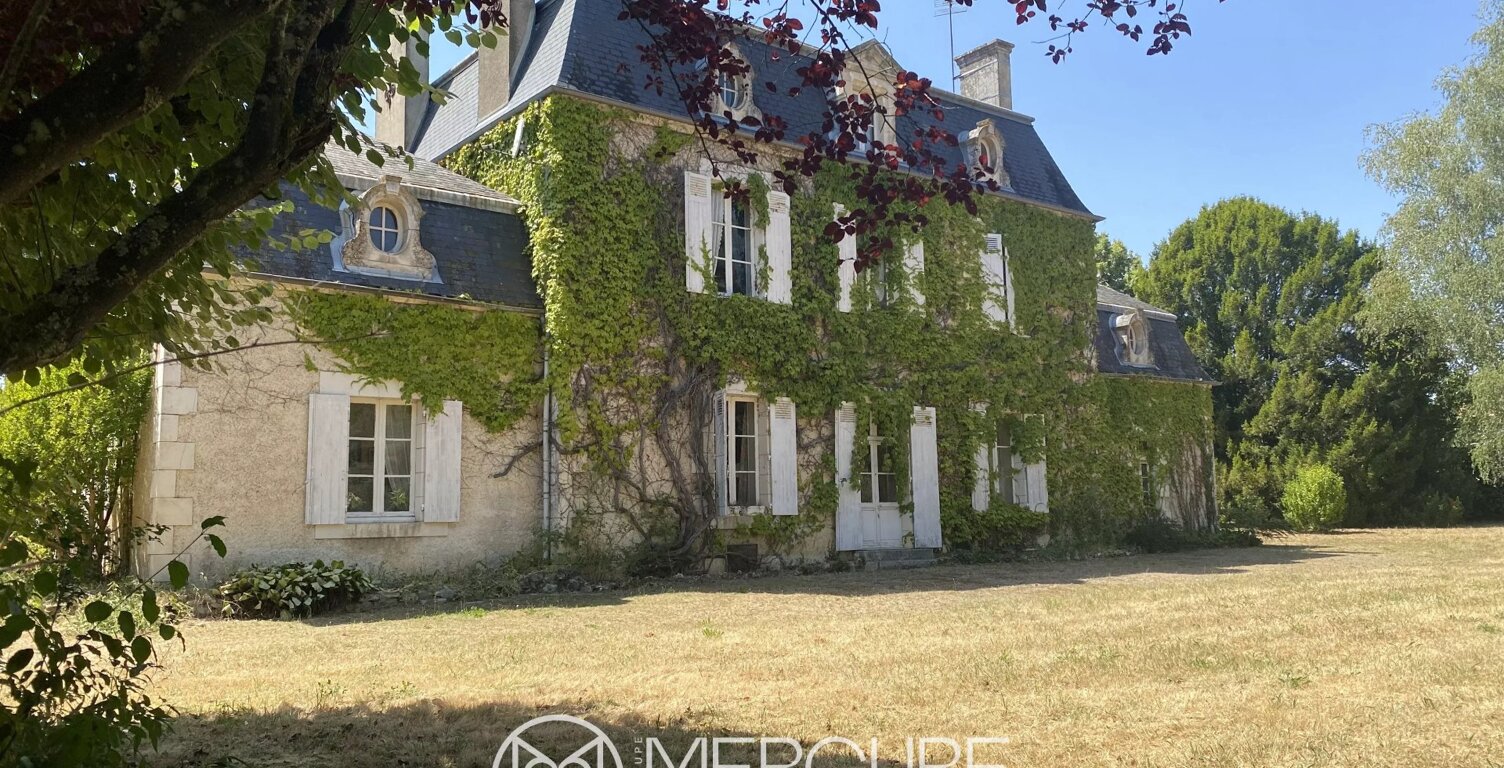 PROCHE MONTMORILLON, MAISON DE MAITRE XIXe AVEC COMMUNS — photo 1