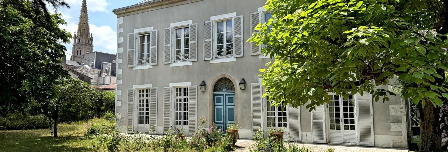 Maison 8 Pièces 312 m² à vendre à Parthenay (79200)