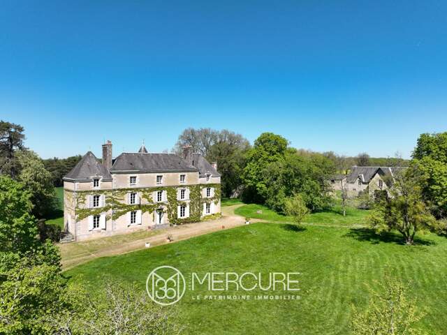 Château du XIXᵉ siècle au cœur d’un domaine de 93 hectares — photo du bien