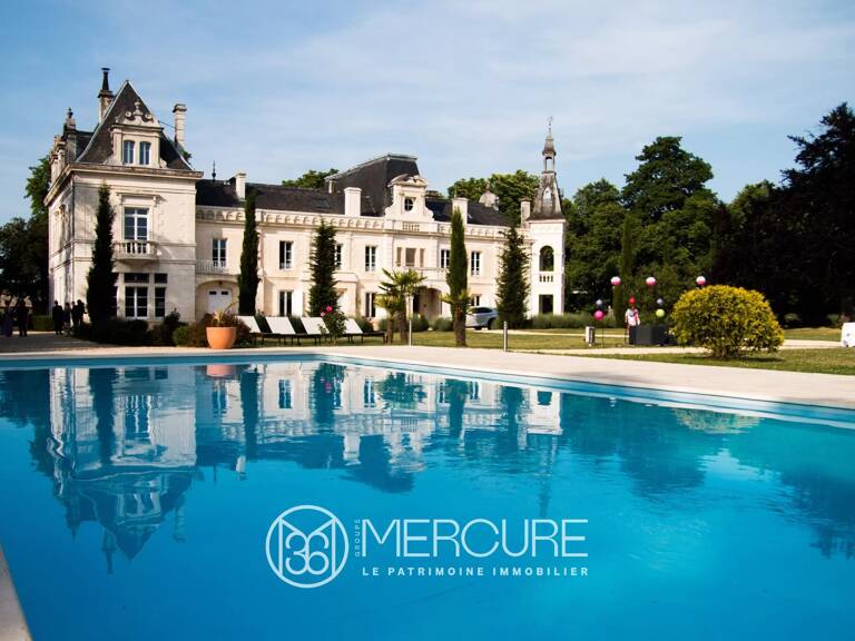Château du XIXᵉ siècle avec gîtes, piscine et parc de 7 hectares — photo 1
