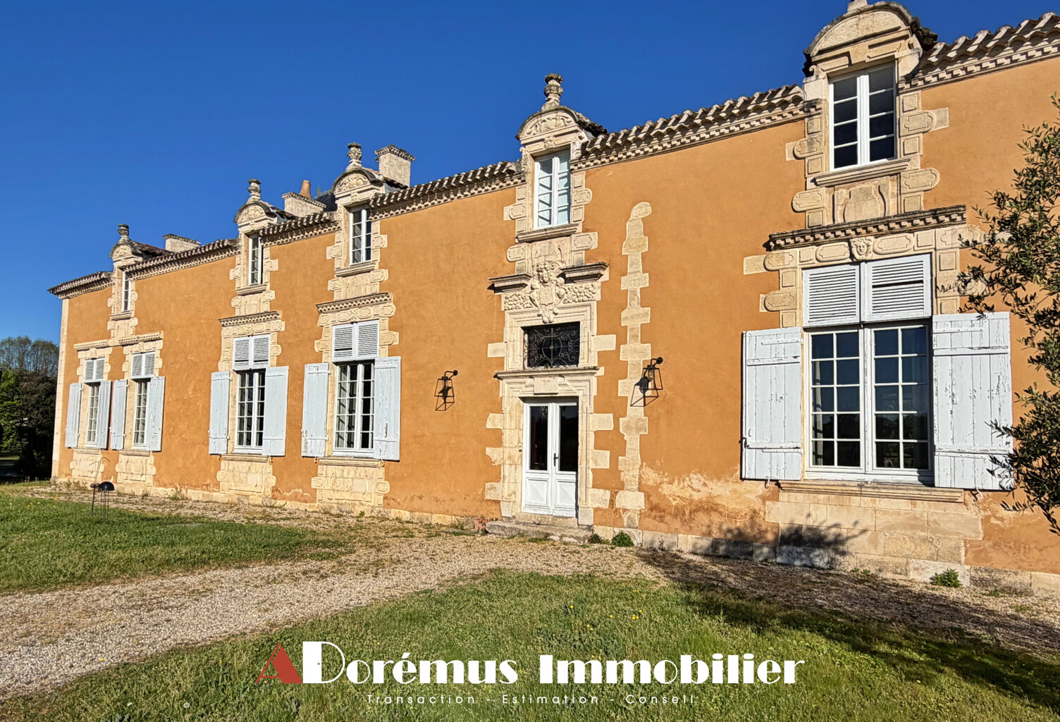 LOGEMENT D'EXCEPTION DANS CHATEAU DU XVIIème siècle - PISCIN — photo 1