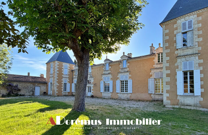 LOGEMENT D'EXCEPTION DANS CHATEAU DU XVIIème siècle - PISCIN — photo 2